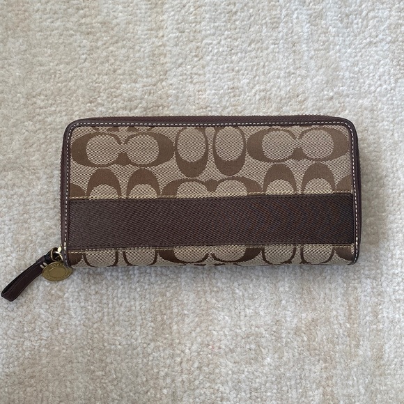 Coach wallet - Picture 1 of 9